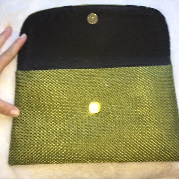 Green Handmade Straw Clutch - Picture 5 of 6